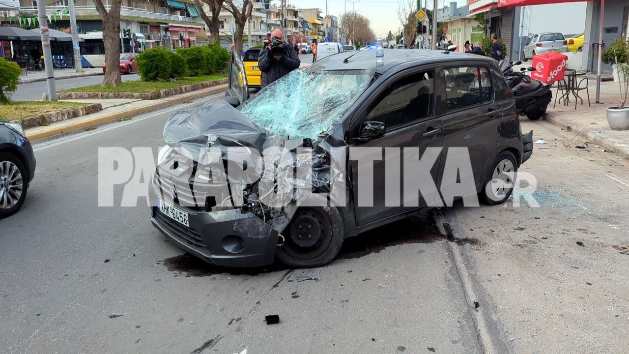 Σοβαρό τροχαίο στη λεωφόρο Θηβών: Φορτηγό προσέκρουσε σε σταθμευμένα οχήματα – Τρεις τραυματίες