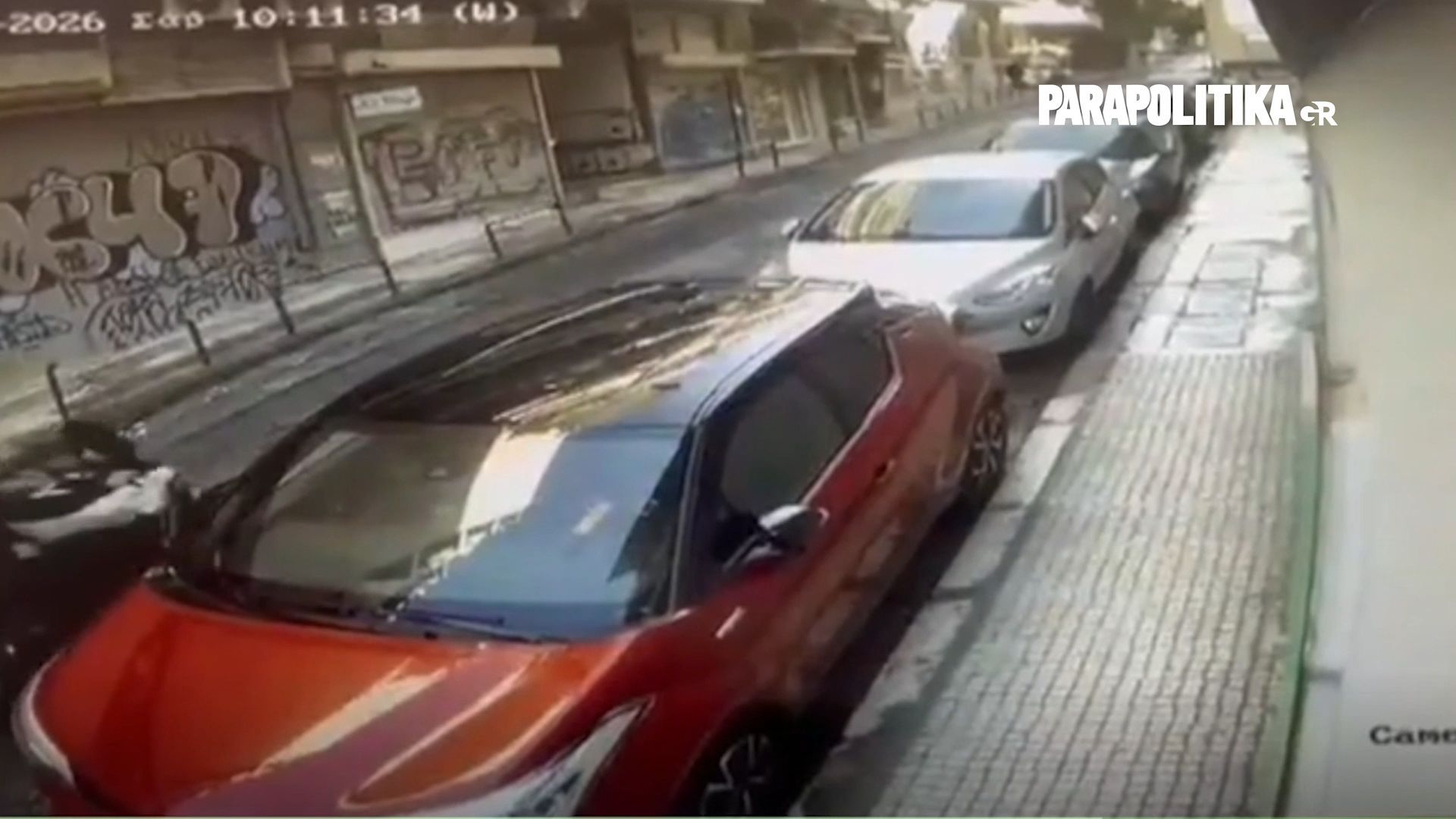 Συναγερμός στην Κυψέλη: Άνδρας εισέβαλε σε σπίτι και φέρεται να κακοποίησε σεξουαλικά γυναίκα ΑμεΑ – Η μητέρα της τον κυνήγησε με μαχαίρι