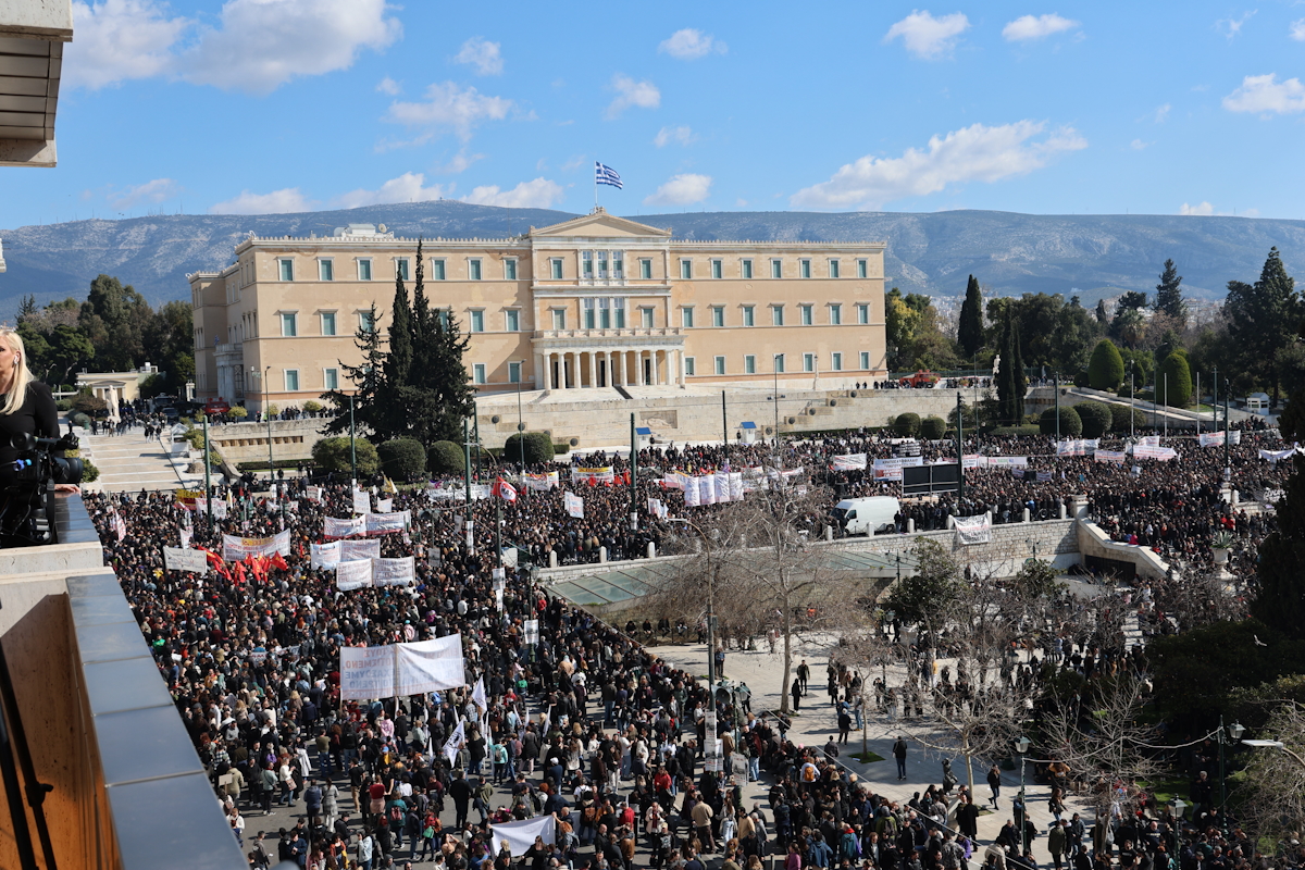 Τέμπη: Εντυπωσιακές συγκεντρώσεις πανελλαδικά – Ένταση και μικροεπεισόδια σε Αθήνα και Θεσσαλονίκη