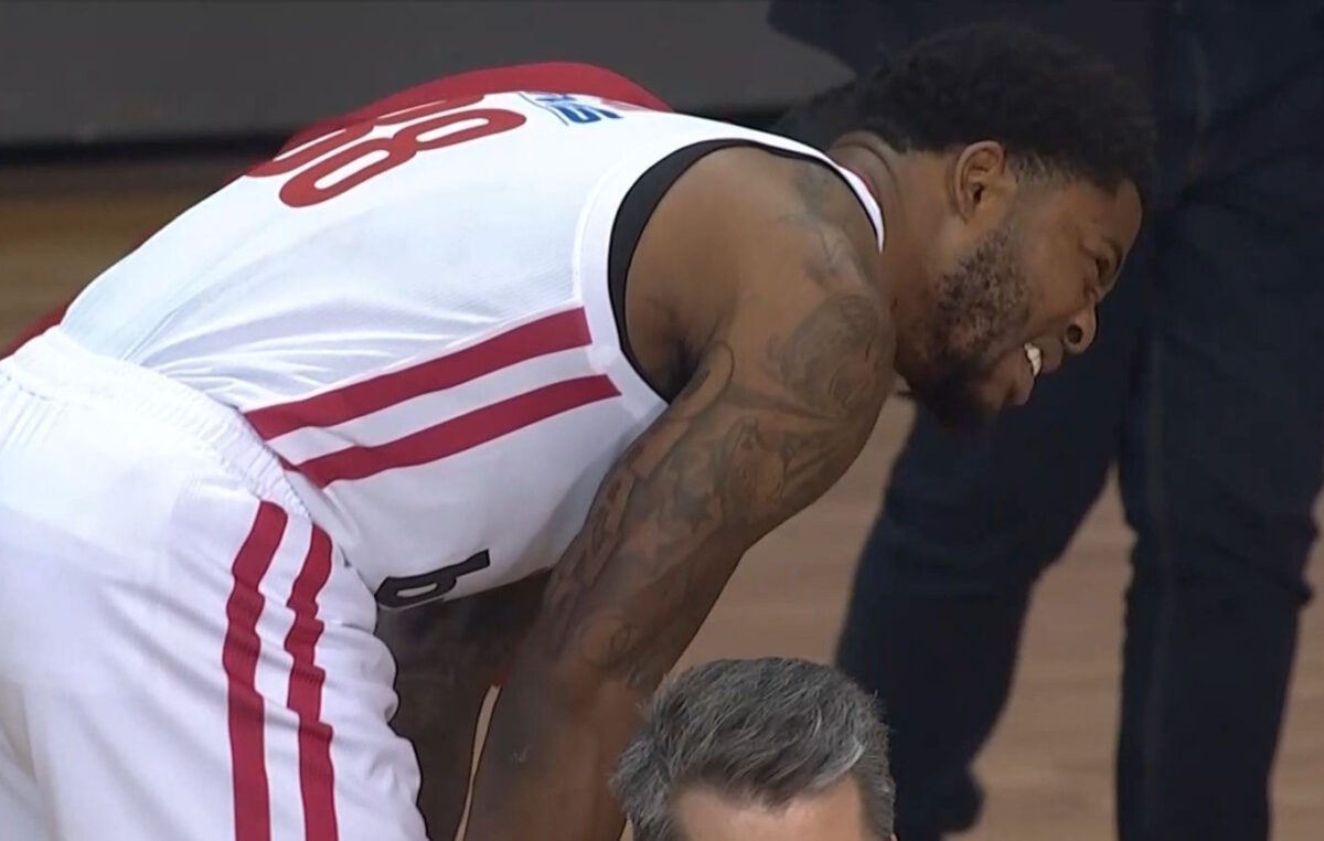 Ολυμπιακός – ΑΕΚ: Έντονη ανησυχία για Ταϊρίκ Τζόουνς, αποχώρησε τραυματισμένος από τον προημιτελικό Κυπέλλου και θα υποβληθεί σε μαγνητική