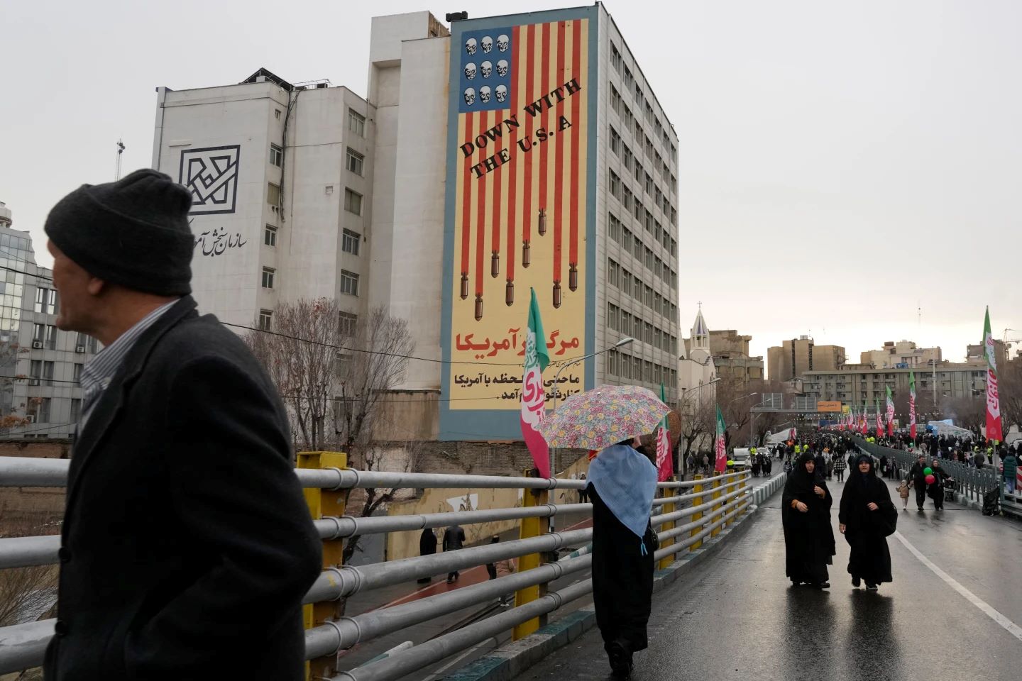 Μέση Ανατολή: Συνομιλίες ΗΠΑ – Ιράν στο Ομάν υπό τη σκιά ενός πολέμου – Το περίπλοκο διπλωματικό παζλ και το «παράθυρο» συμφωνίας