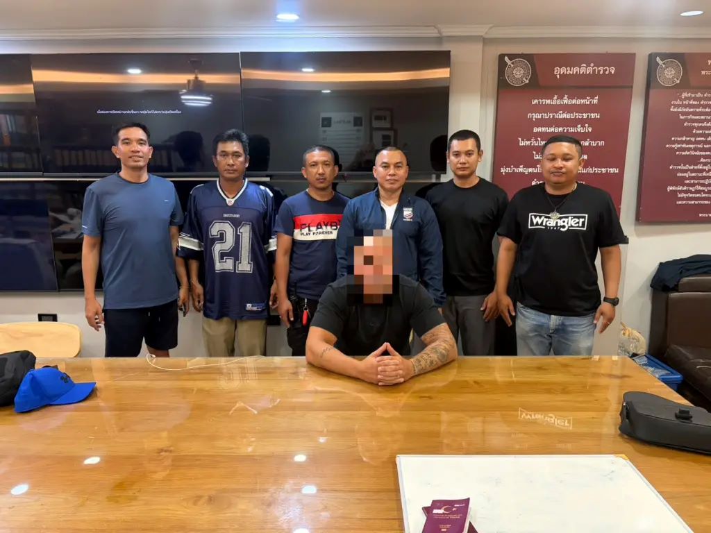 Ταϊλάνδη: 29χρονος εξόντωσε Βρετανό τουρίστα με κίνηση καράτε – Δείτε το σοκαριστικό βίντεο 2 Ταϊλάνδη: 29χρονος εξόντωσε Βρετανό τουρίστα με κίνηση καράτε – Δείτε το σοκαριστικό βίντεο