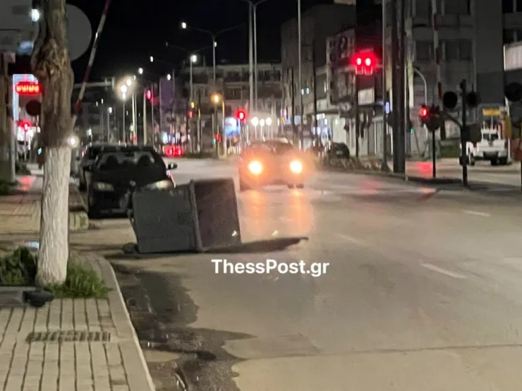 Θεσσαλονίκη: Πολλαπλές πτώσεις δέντρων λόγω ισχυρών ανέμων – Ακυρώσεις πτήσεων στο «Μακεδονία» 8 Θεσσαλονίκη: Πολλαπλές πτώσεις δέντρων λόγω ισχυρών ανέμων – Ακυρώσεις πτήσεων στο «Μακεδονία»