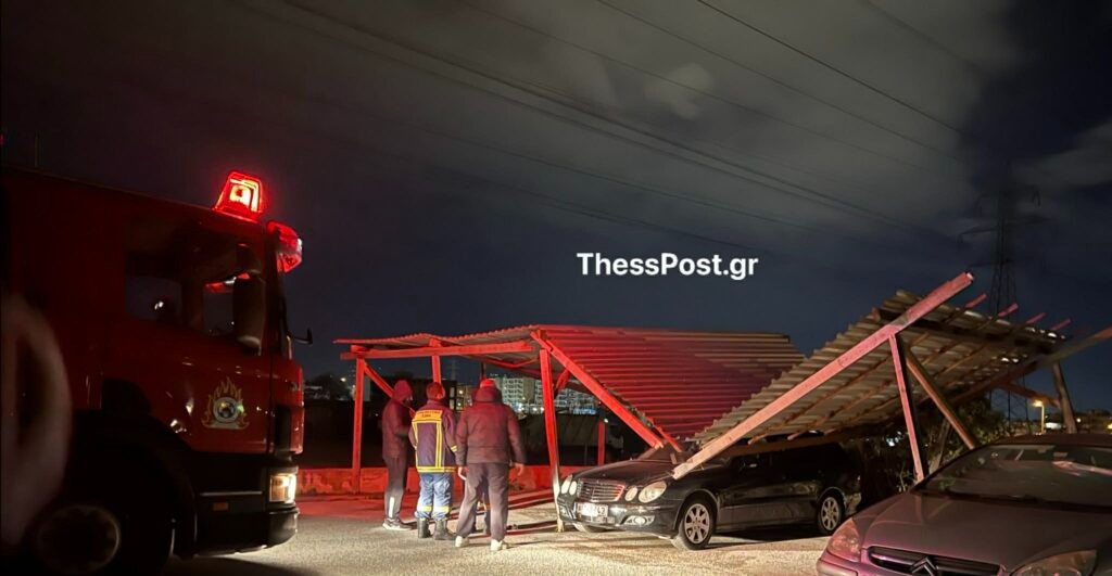 Η κακοκαιρία πλήττει τη χώρα: Καταρρεύσεις δέντρων στη Θεσσαλονίκη, υπερχειλίσεις ποταμών στην Ήπειρο – Πλημμύρες στην Πάρο 13 Η κακοκαιρία πλήττει τη χώρα: Καταρρεύσεις δέντρων στη Θεσσαλονίκη, υπερχειλίσεις ποταμών στην Ήπειρο – Πλημμύρες στην Πάρο