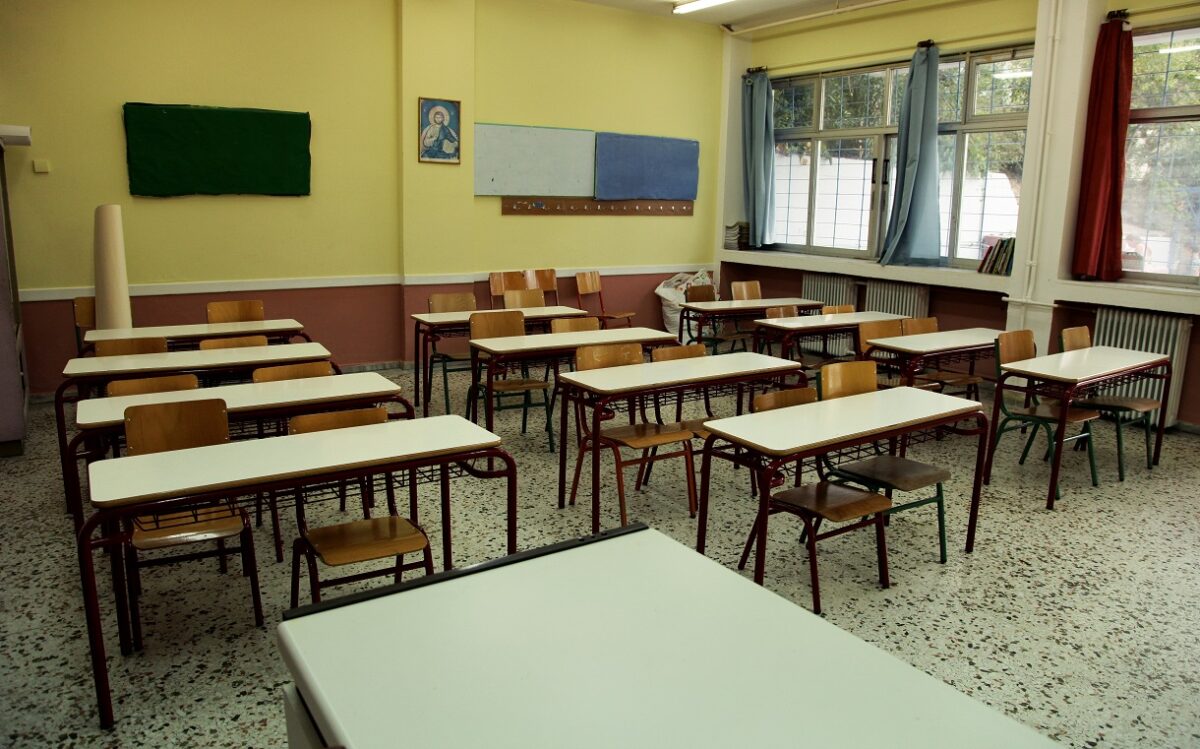 Γιαγιά στα Τρίκαλα επιτέθηκε στον διευθυντή του σχολείου του εγγονού της λόγω των χαμηλών βαθμών του