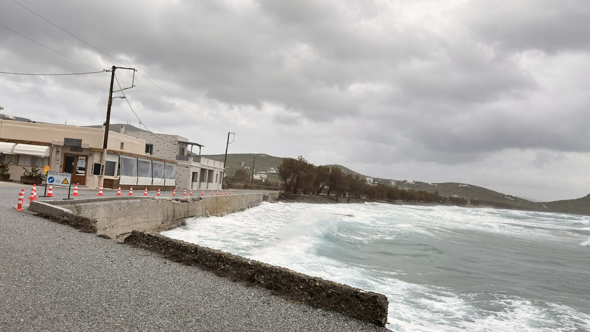 Τήνος: Χάος από την έντονη κακοκαιρία – Δρόμοι κόπηκαν στα δύο 2 Καταστροφές από τη σφοδρή κακοκαιρία στην Τήνο