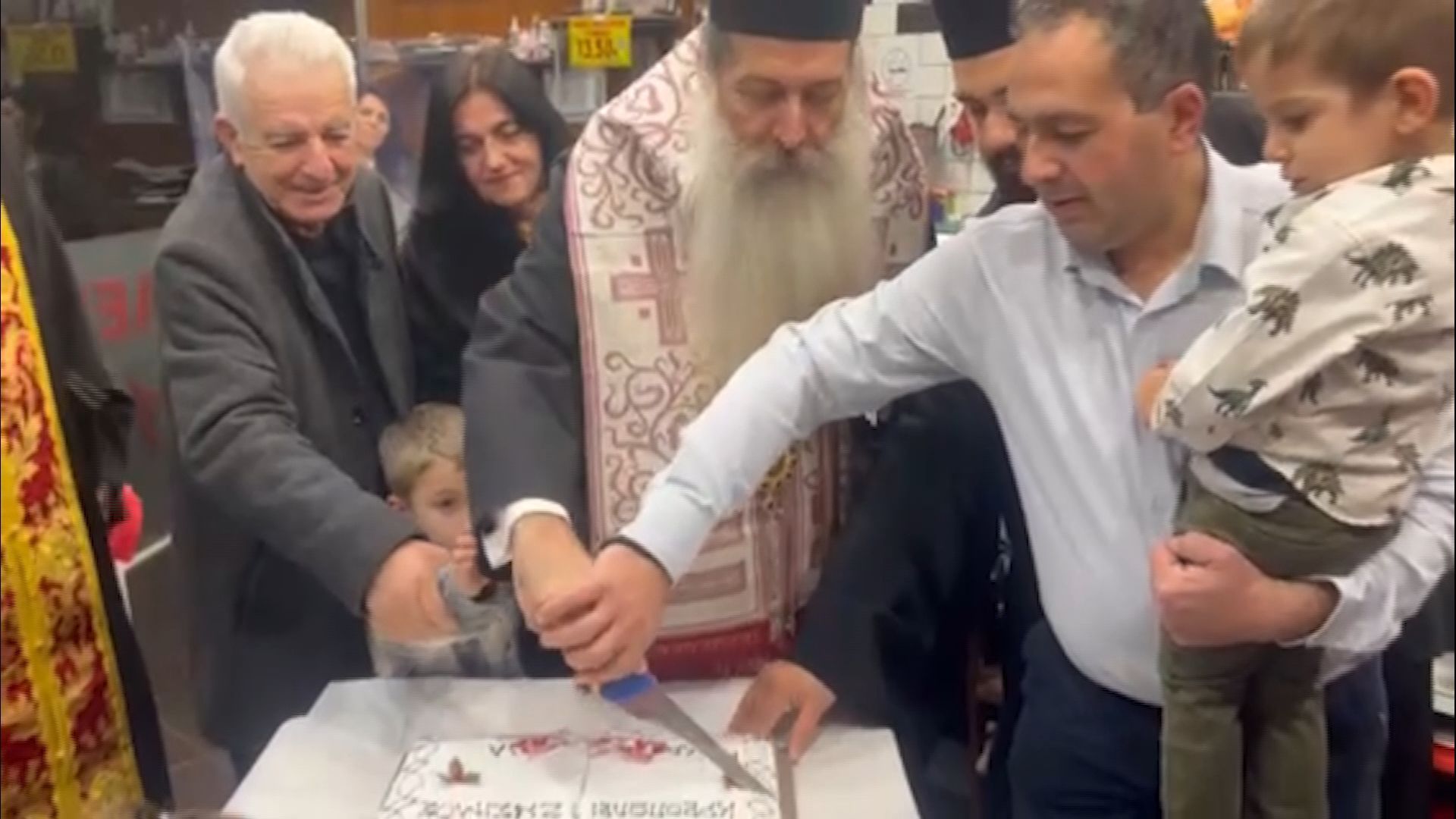 Home 63 Το Κρεοπωλείο Ζήσιμος εύχεται καλή χρονιά σε όλους