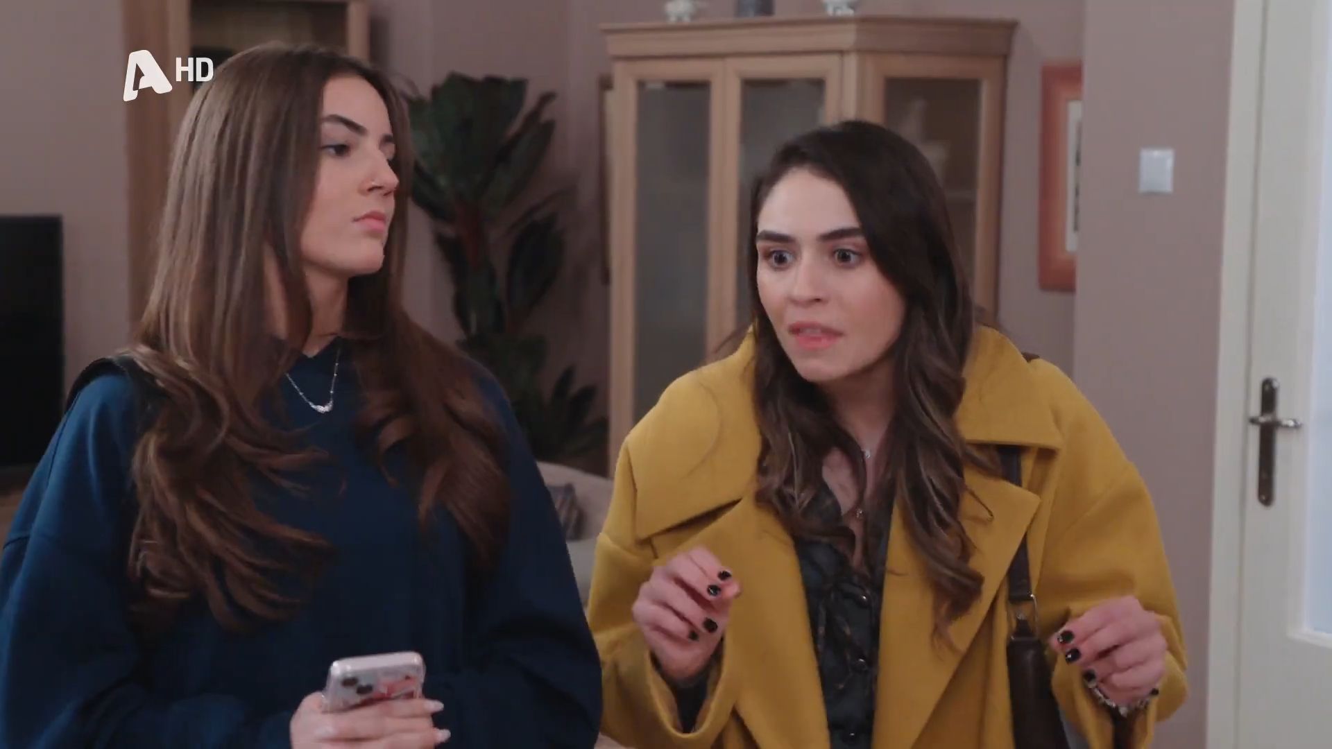 Το Σόι σου | Ο Νάσος πολιορκείται από πελάτισσα του κρεοπωλείου και η Χαρά είναι έξαλλη