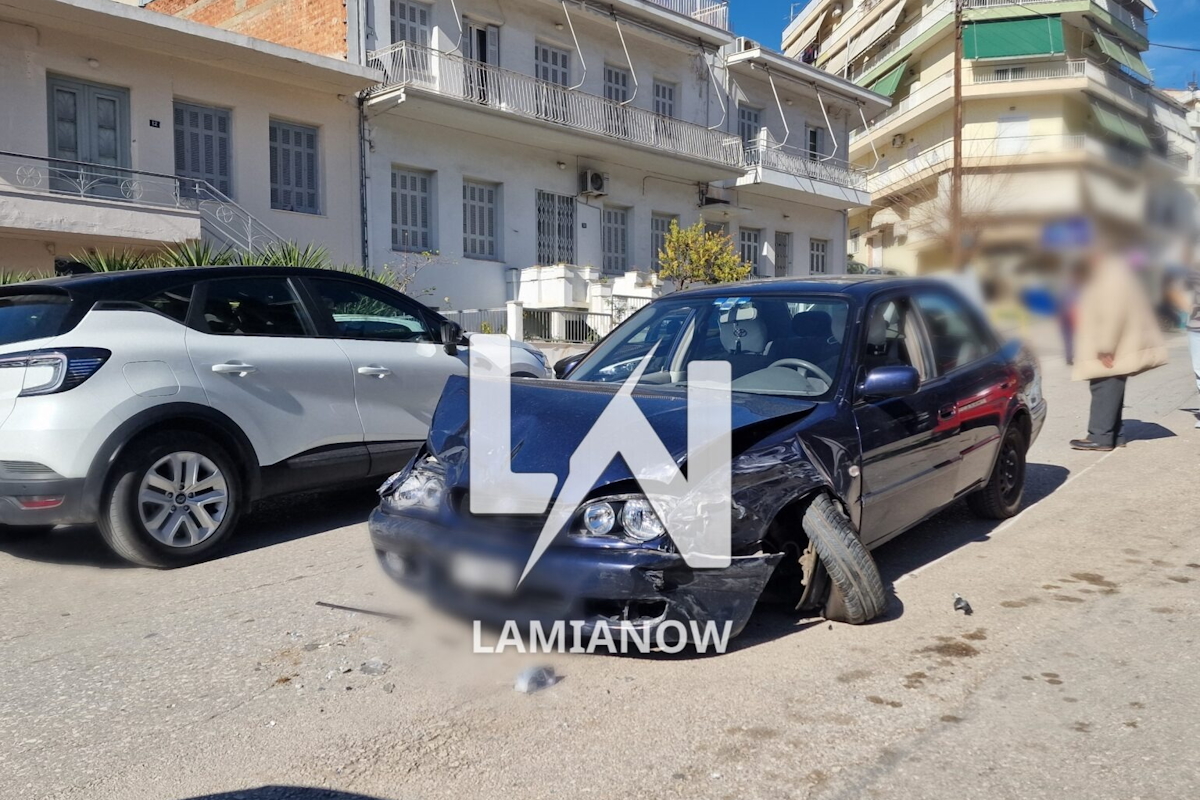 Σύγκρουση στη Λαμία: 85χρονος οδηγός προκάλεσε καραμπόλα πέντε οχημάτων μετά από απώλεια ελέγχου