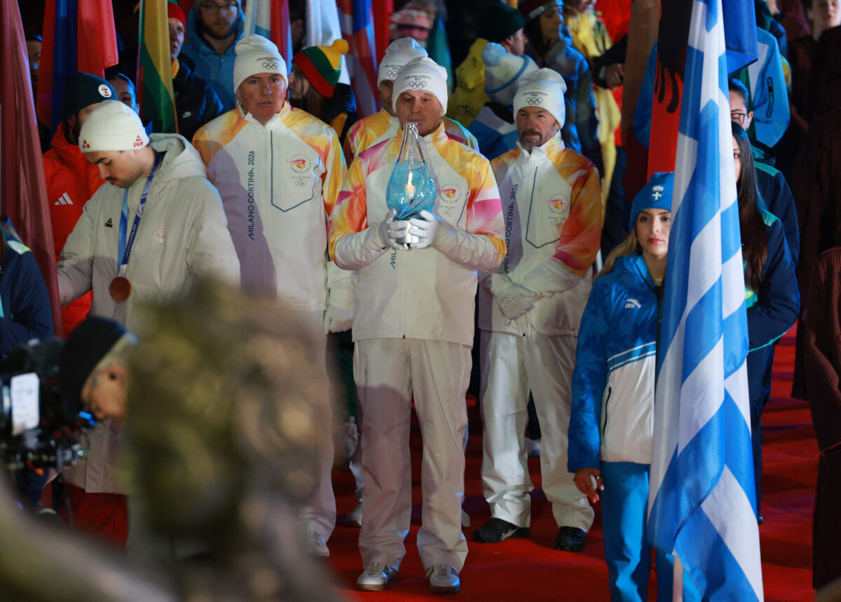 Χειμερινοί Ολυμπιακοί Αγώνες 2026: Η ελληνική αποστολή στην τελετή λήξης με σημαιοφόρο τη Μαρία Ελένη Τσιόβολου
