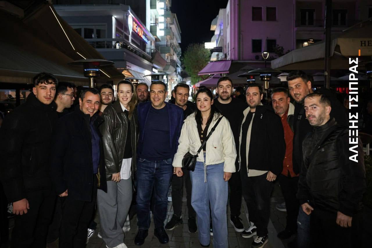 Home 87 Αλέξης Τσίπρας: «Συνεπιβάτες στο νέο ταξίδι προς την Ιθάκη» – Επαφή με νέους στη Λάρισα