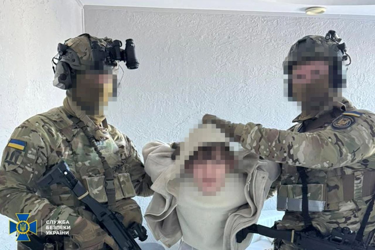 Ουκρανία: Ρωσικό δίκτυο σχεδίαζε δολοφονίες αξιωματούχων και δημοσιογράφων – Πράκτορες παρίσταναν τους διανομείς