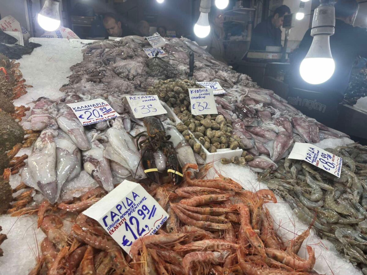 Home 58 Καθαρά Δευτέρα: Καλαμαράκια στα 22 ευρώ, λαγάνα πάνω από 3,30 – Ώρες λειτουργίας Βαρβάκειου και Ρέντη