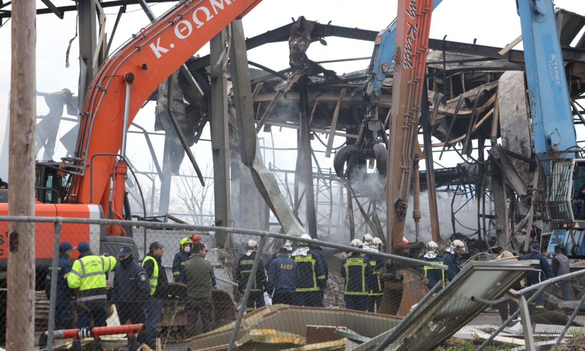 Βιολάντα: Οι αρχές εστιάζουν στο «σημείο μηδέν» της έκρηξης – Συλλέγουν δείγματα από το μολυσμένο έδαφος και το οξειδωμένο σύστημα