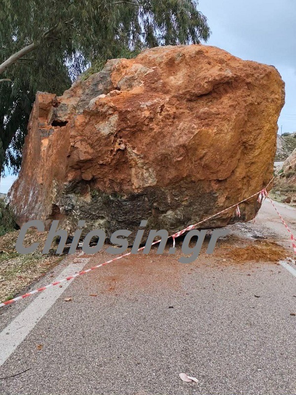 Χίος: Αγώνας για την απομάκρυνση του γιγάντιου βράχου – Προσπαθούν να τον θρυμματίσουν για μεταφορά 6 Βράχος