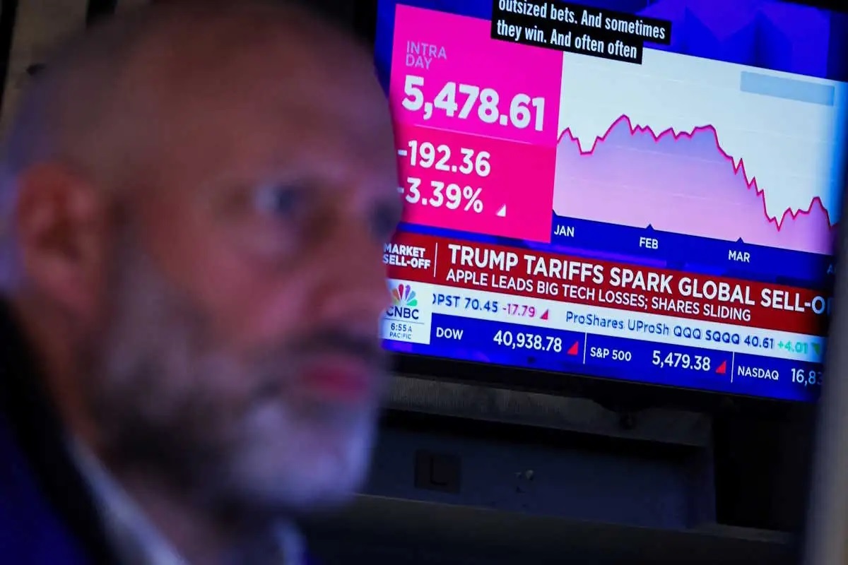 Wall Street: Ο Dow Jones υποχωρεί παρά τα ενθαρρυντικά δεδομένα απασχόλησης