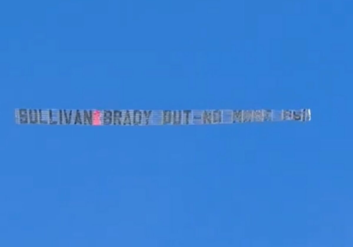 Γουέστ Χαμ: Θεαματική διαμαρτυρία οπαδών προς τη διοίκηση με πανό σε αεροπλάνο