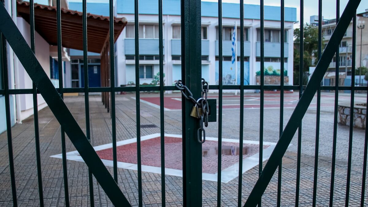 Χαλάνδρι: Αποπέμφθηκε η διευθύντρια του ΕΠΑΛ που ανάγκαζε μαθητές να σκάβουν για να διαγράφει απουσίες