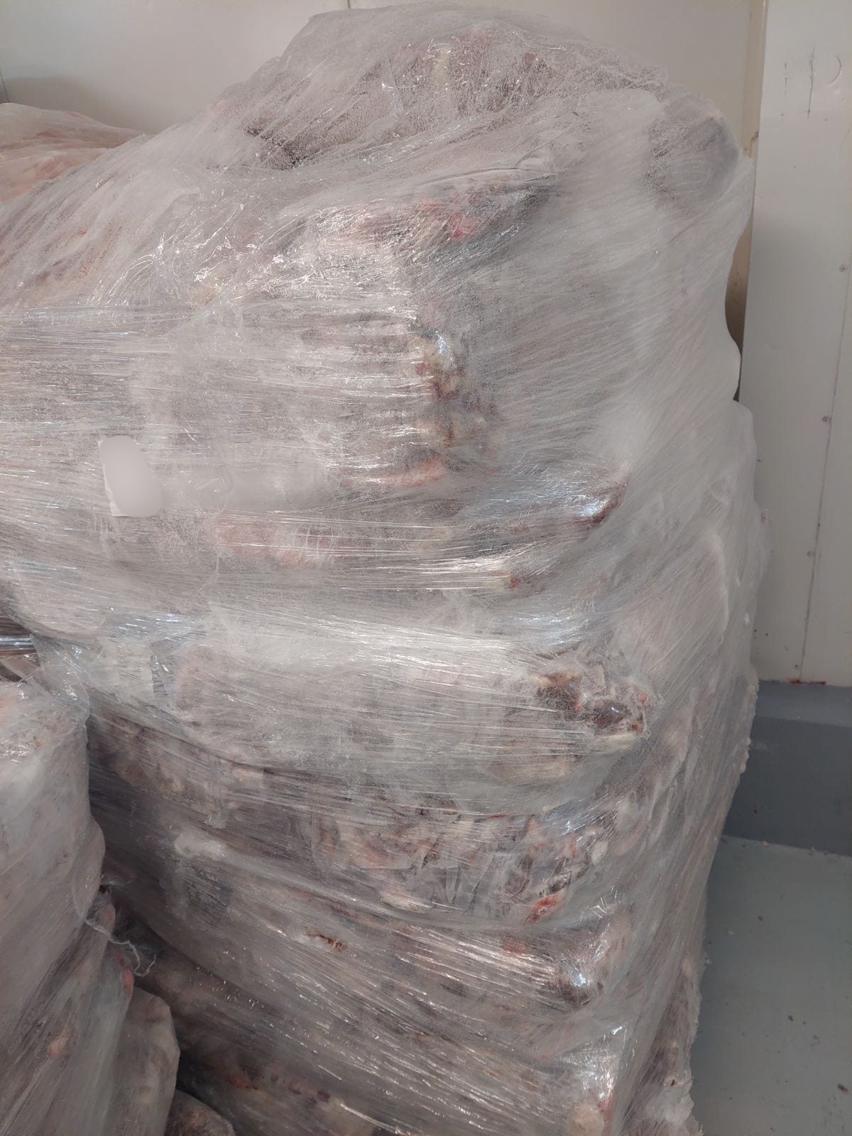 Καπανδρίτι: Κατασχέθηκαν την Τσικνοπέμπτη 4,8 τόνοι αλλοιωμένων κρεάτων – Δείτε εικόνες 6 Καπανδρίτι: Κατασχέθηκαν την Τσικνοπέμπτη 4,8 τόνοι αλλοιωμένων κρεάτων – Δείτε εικόνες