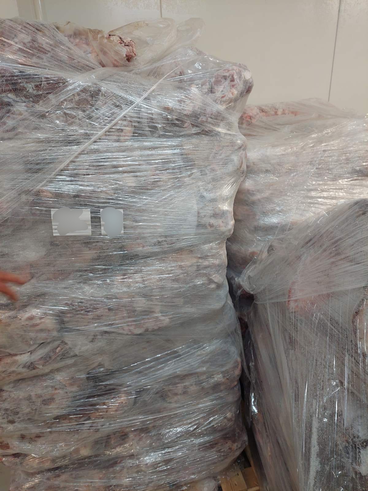 Καπανδρίτι: Κατασχέθηκαν την Τσικνοπέμπτη 4,8 τόνοι αλλοιωμένων κρεάτων – Δείτε εικόνες 7 Καπανδρίτι: Κατασχέθηκαν την Τσικνοπέμπτη 4,8 τόνοι αλλοιωμένων κρεάτων – Δείτε εικόνες