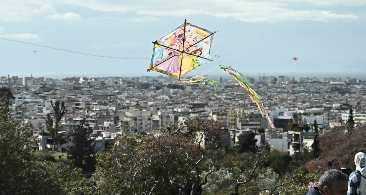 Home 90 ΑΔΜΗΕ: Τι πρέπει να μην κάνεις εάν μπλεχτεί σε καλώδια ο χαρταετός