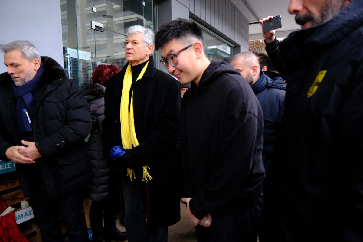 Ο Ρίτσαρντ Σιάο, ιδιοκτήτης του Άρη Betsson, στο μνημόσυνο για τον Άλκη Καμπανό