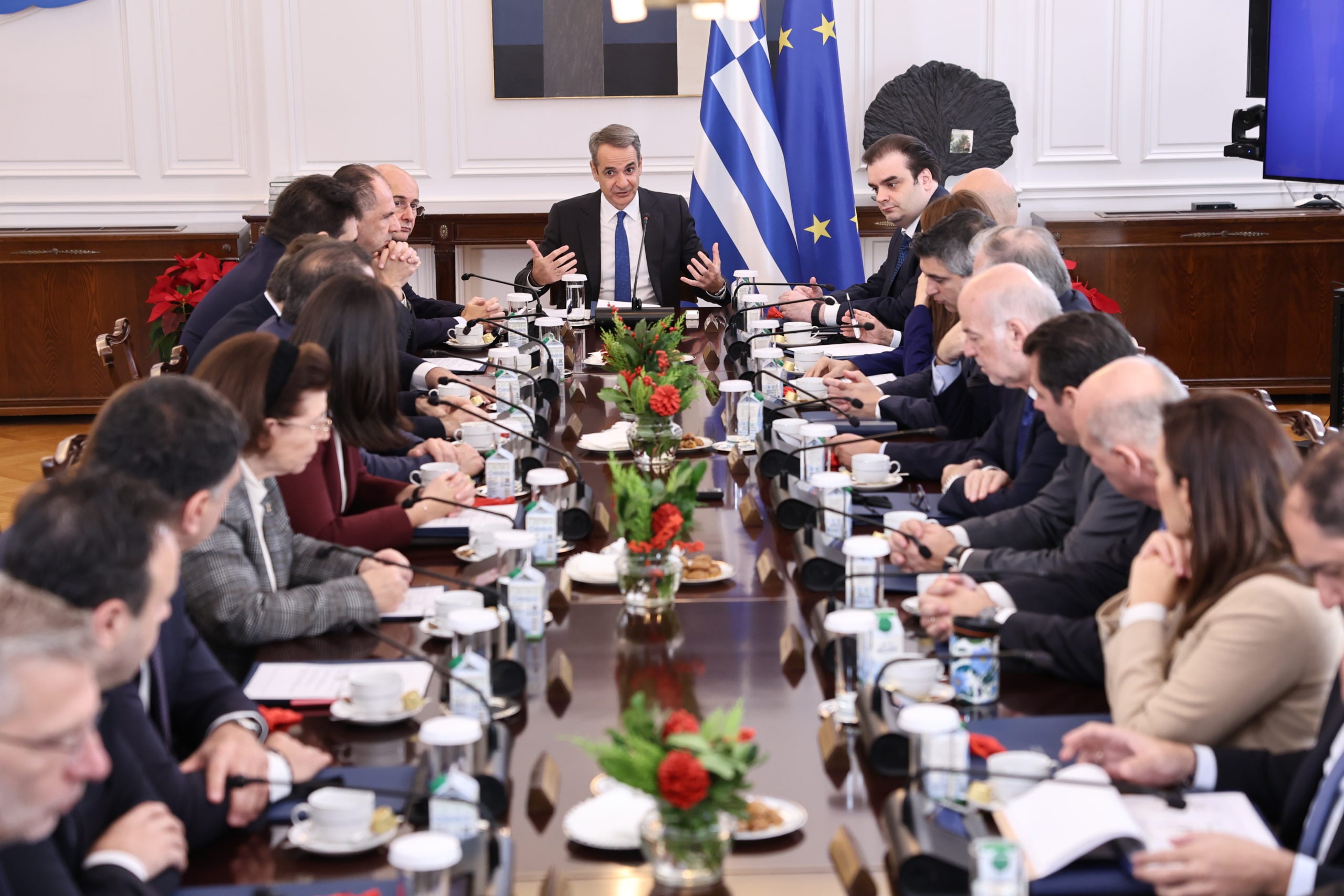 Η κυβέρνηση εξετάζει τη μείωση του ΦΠΑ