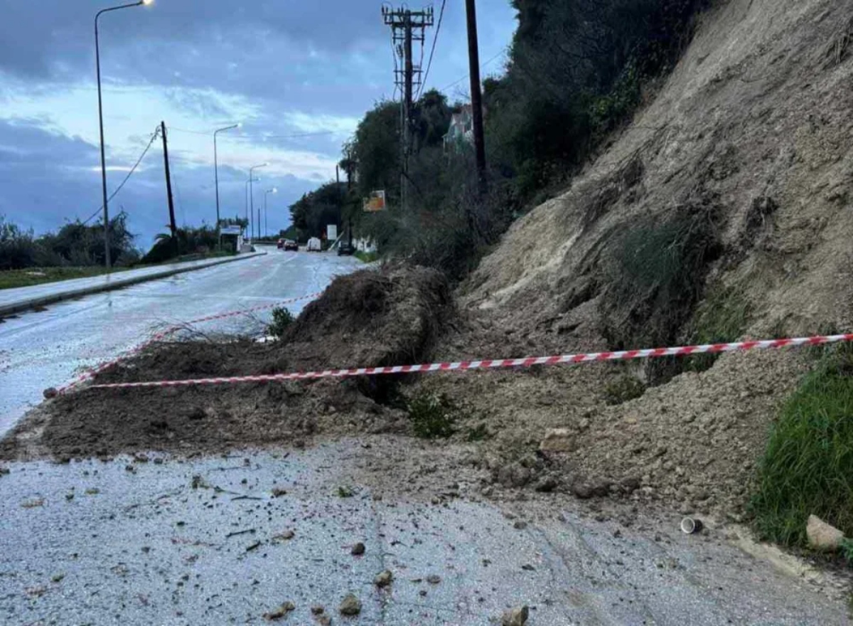 Η Ήπειρος πλήττεται από κακοκαιρία: Κατολισθήσεις και καταστροφές σε Πάργα και Πρέβεζα – Βράχοι καταπλάκωσαν όχημα