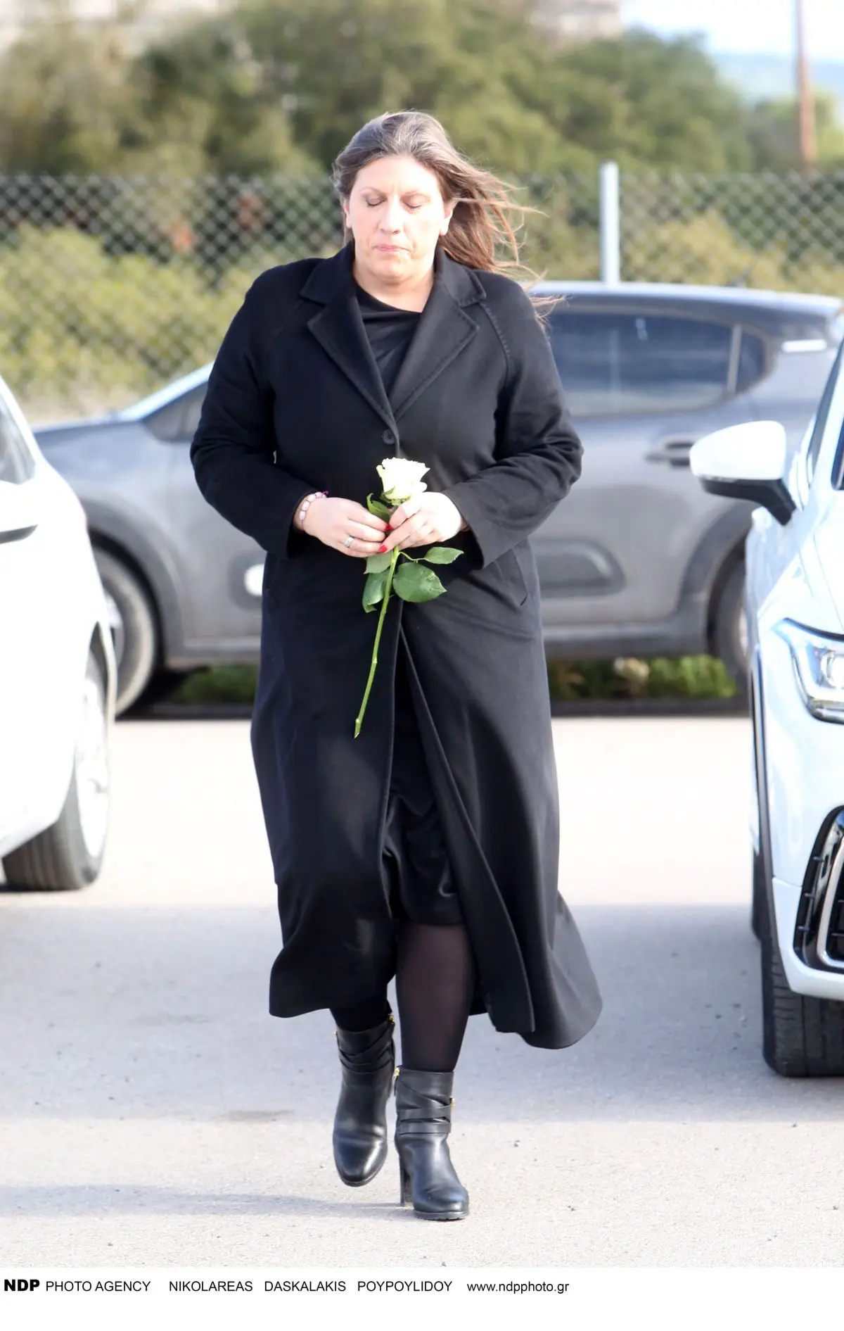 Η Ζωή Κωνσταντοπούλου στη κηδεία του Γιώργου Παπαδάκη