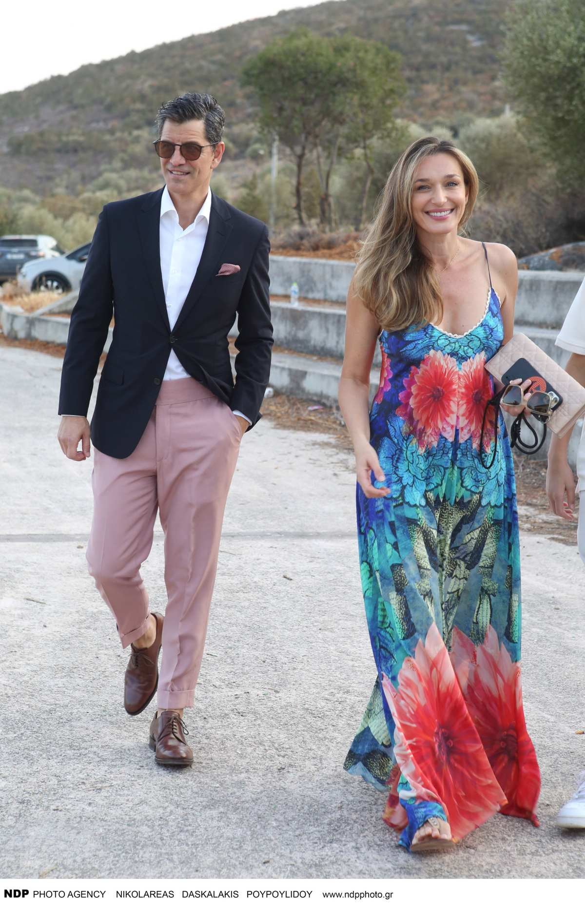 Η Κάτια Ζυγούλη και ο Σάκης Ρουβάς στον γάμο του Απόστολου