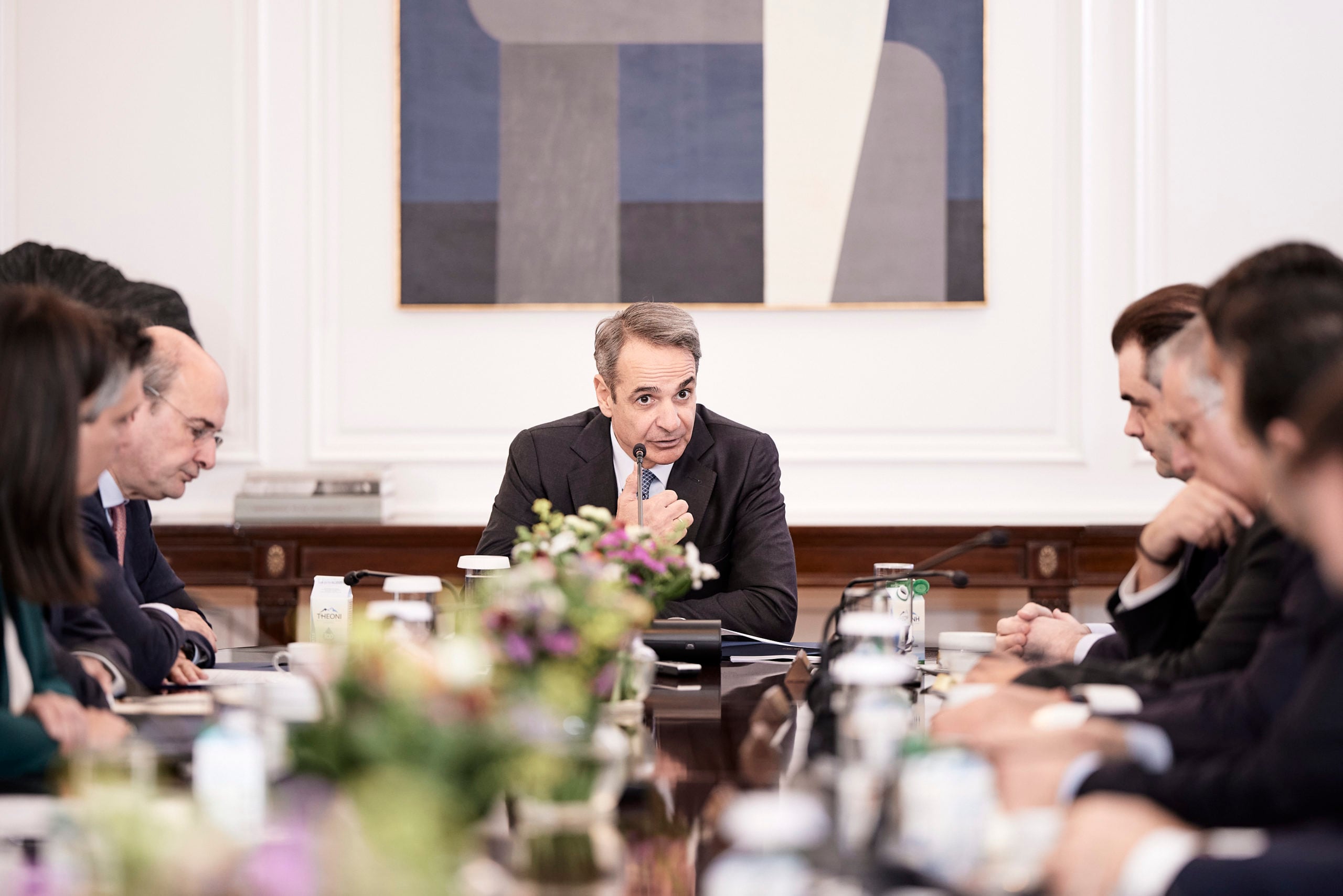 Σύσκεψη με τον Μητσοτάκη για την ακρίβεια – Από αύριο επιδότηση στο diesel με 20 λεπτά το λίτρο