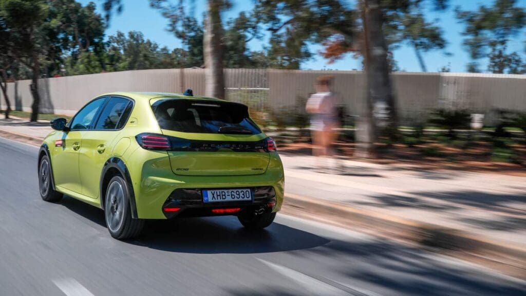 Turbo 100: Καινοτόμος κινητήρας για το Peugeot 208 6 Δοκιμή Peugeot 208 Hybrid