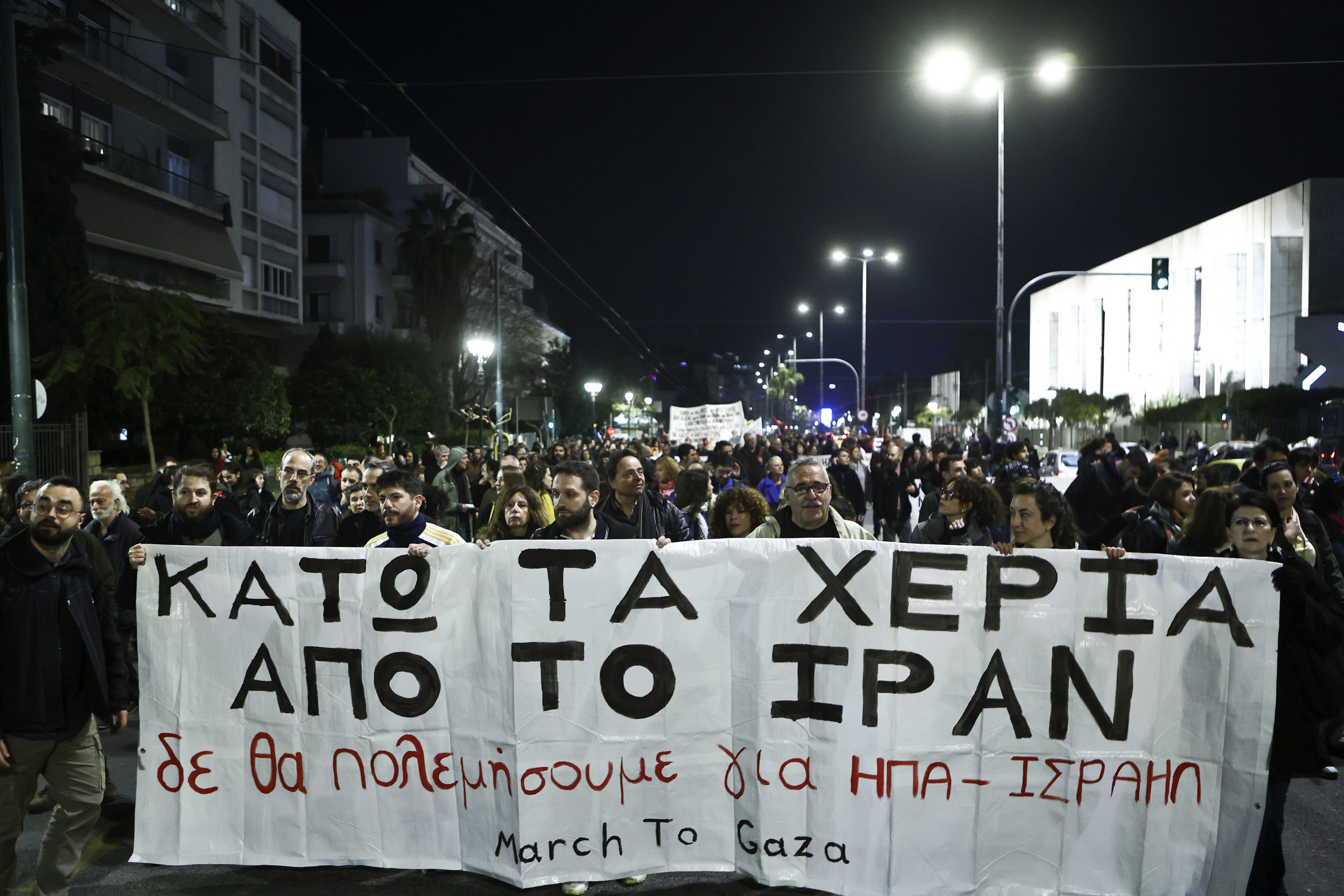 Παναγιώτης Λαφαζάνης: Παρών σε αντιπολεμική διαδήλωση στην Αθήνα με πορτρέτο του Αλί Χαμενεϊ – ΦΩΤΟ