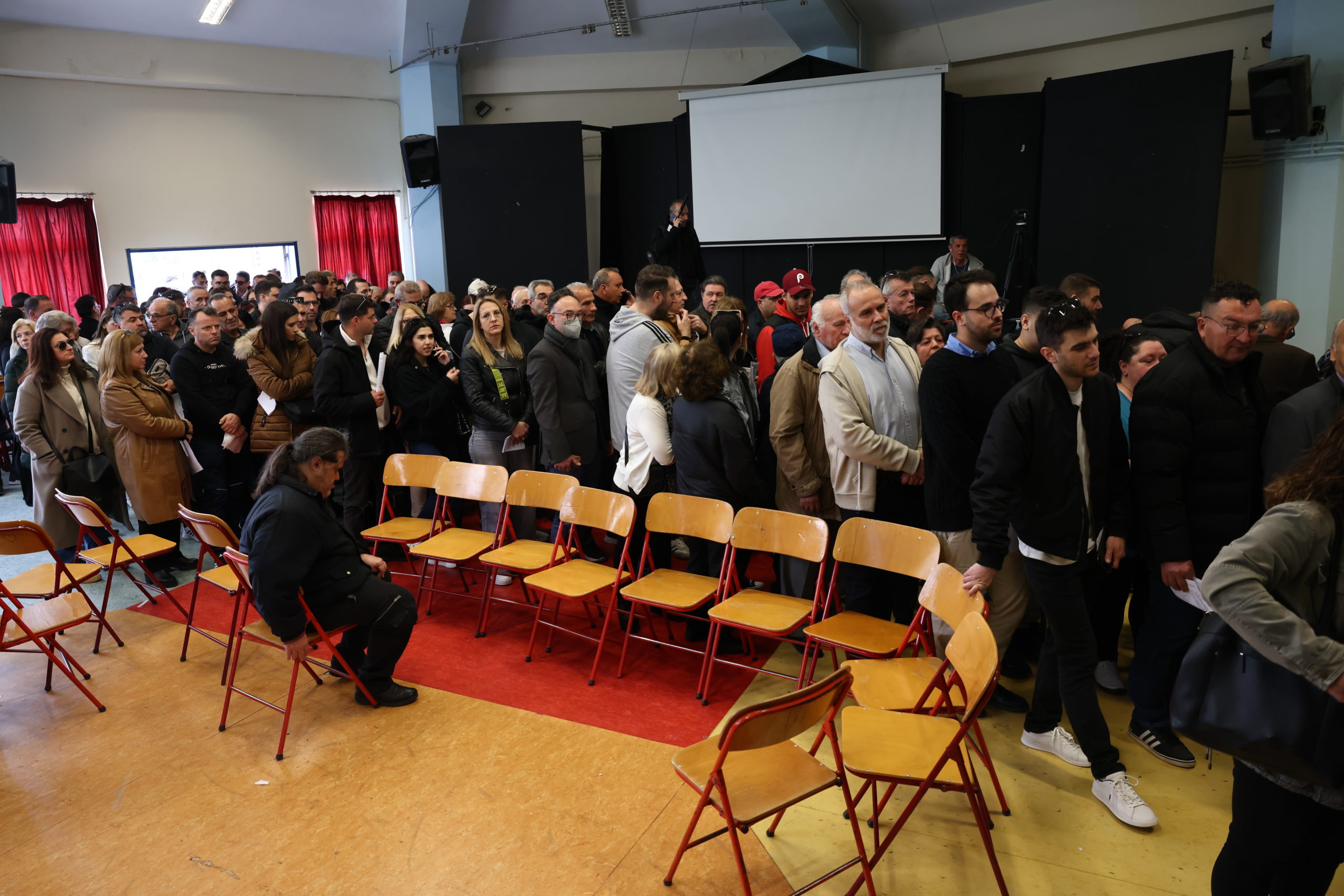 Το ΠΑΣΟΚ εκλέγει συνέδρους υπό τη σκιά της διαγραφής Κωνσταντινόπουλου – Η διαδικασία συνεχίζεται έως τις 20.00