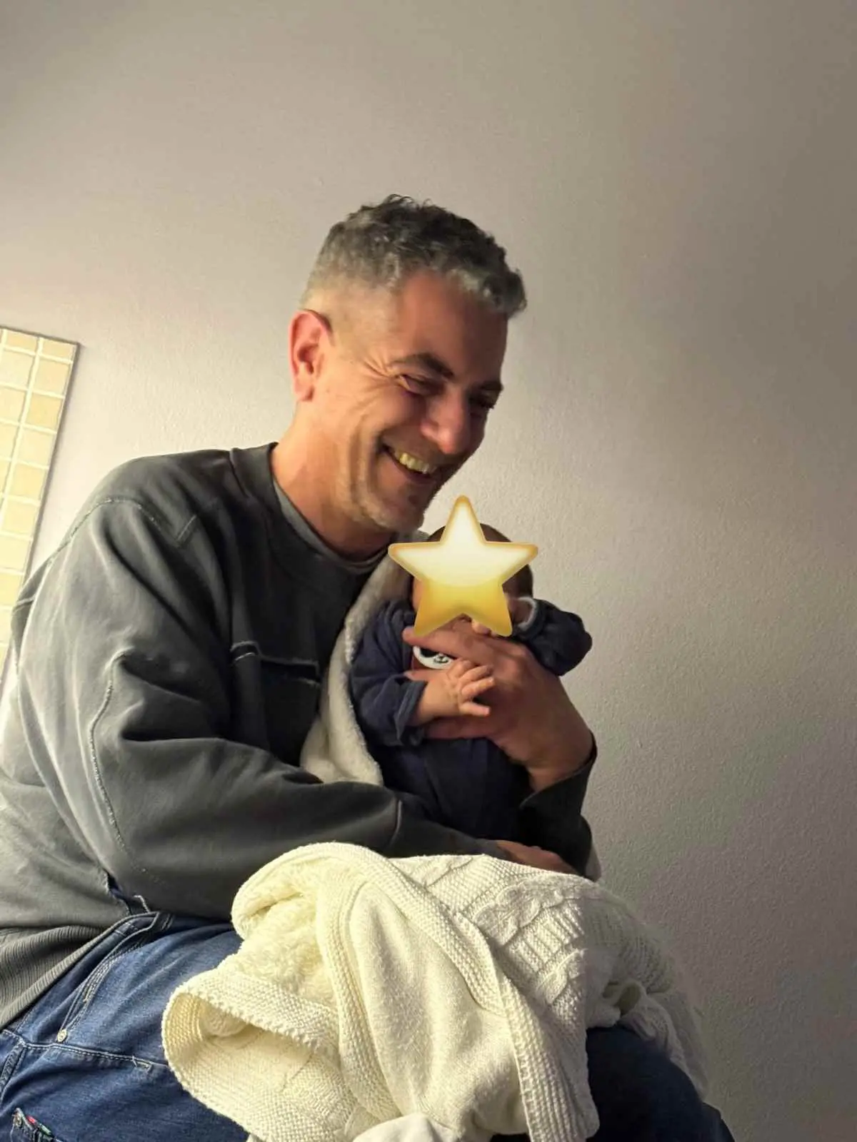 Ευλαμπία Ρέβη: Ο γιος της σαράντισε – «Τα “baby blues” είναι πραγματικά, έντονα και μπερδεμένα» 15 Ο Σωτήρης Σκουλούδης αγκαλιά με τον γιο του