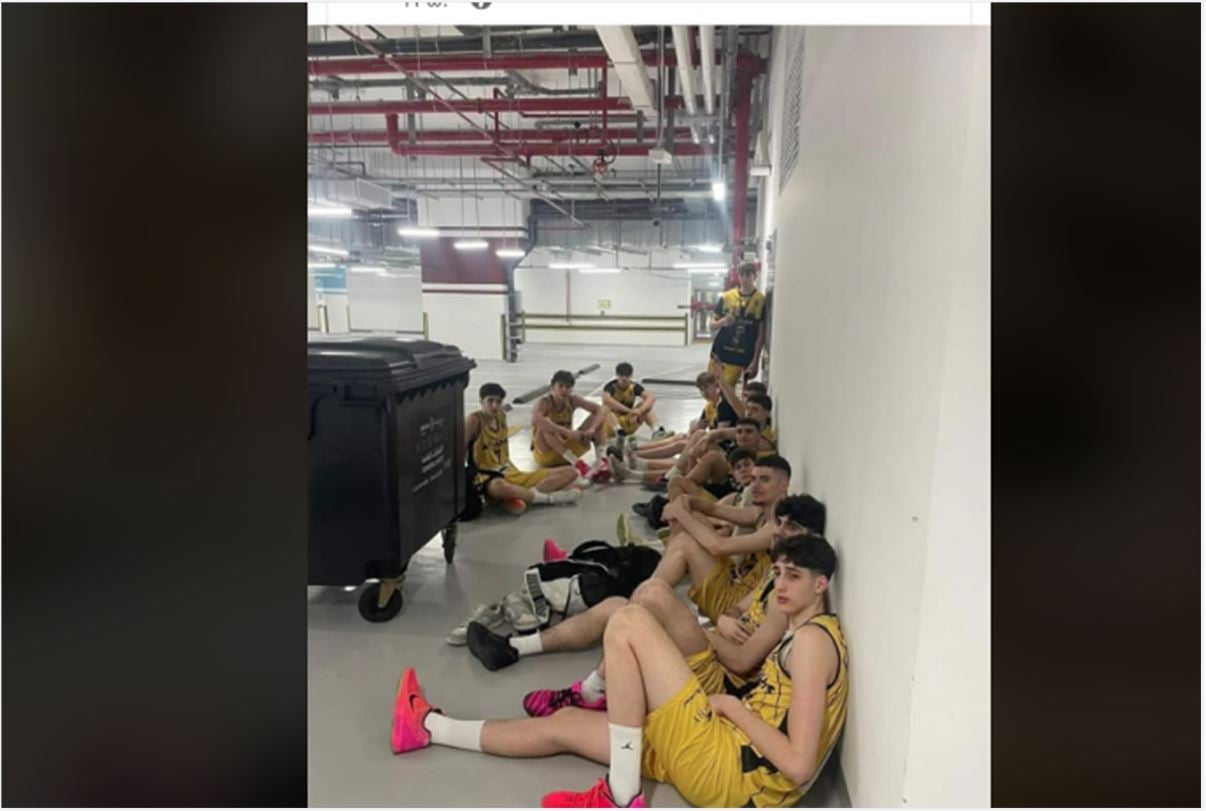 Η ομάδα μπάσκετ Κ18 του Άρη παγιδευμένη στο Αμπού Ντάμπι μετά τις επιθέσεις