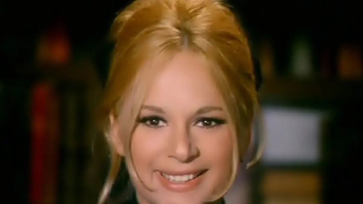 Η Αλίκη Βουγιουκλάκη στην ταινία «Η Δασκάλα με τα ξανθά μαλλιά»