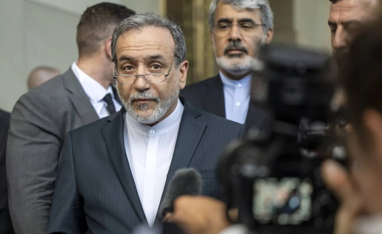 Ιράν: «Οι ΗΠΑ θα φέρουν την ευθύνη για την ένταση των ενεργειών μας» προειδοποιεί ο Αμπάς Αραγτσί