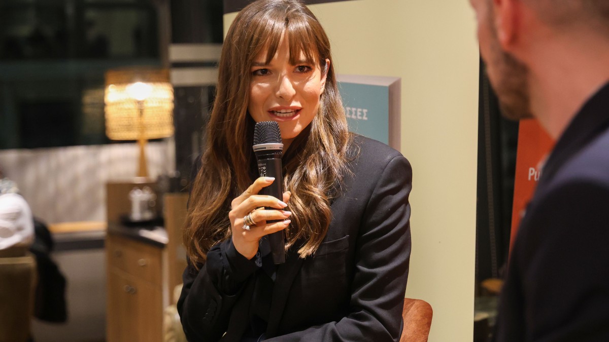 Εριέττα Κούρκουλου Λάτση: Νυχτερινή έξοδος με τον Βύρωνα Βασιλειάδη σε εκδήλωση βιβλίου