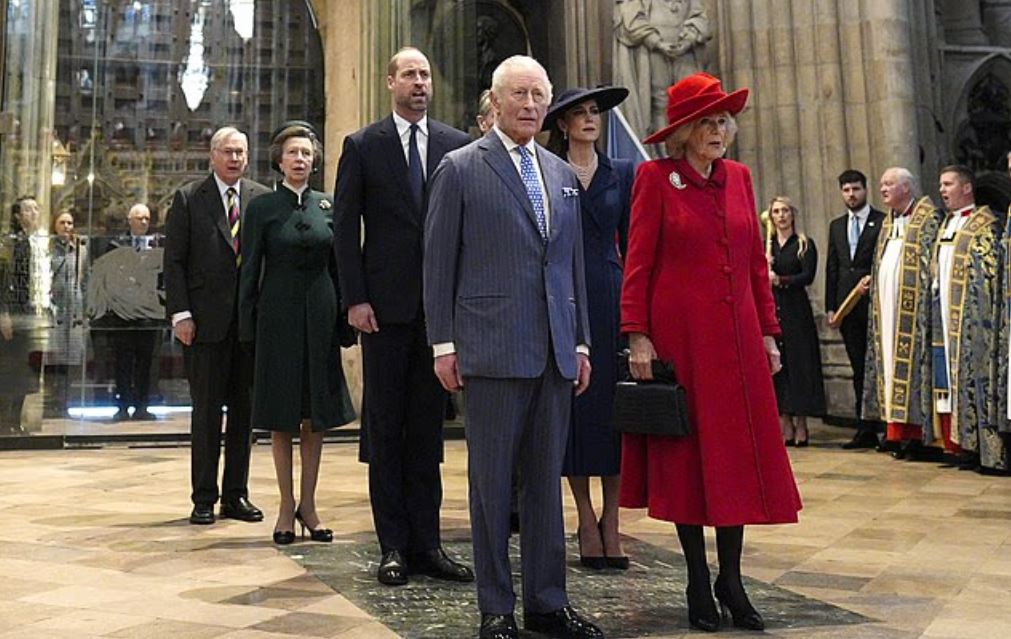 Βρετανία: Διαδηλωτές υποδέχτηκαν τη βασιλική οικογένεια με συνθήματα για την υπόθεση Άντριου