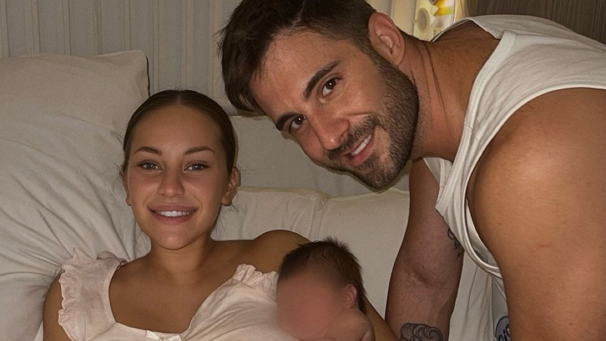 Γιώργος Λιβάνης: Φωτογραφίζεται με τον γιο του και στέλνει ευχές για «Καλό Μήνα» 4 Ανδρομάχη: «Λιώσαμε» με τη γλυκιά αγκαλιά στον μικρό της πρίγκιπα (Φωτογραφία)