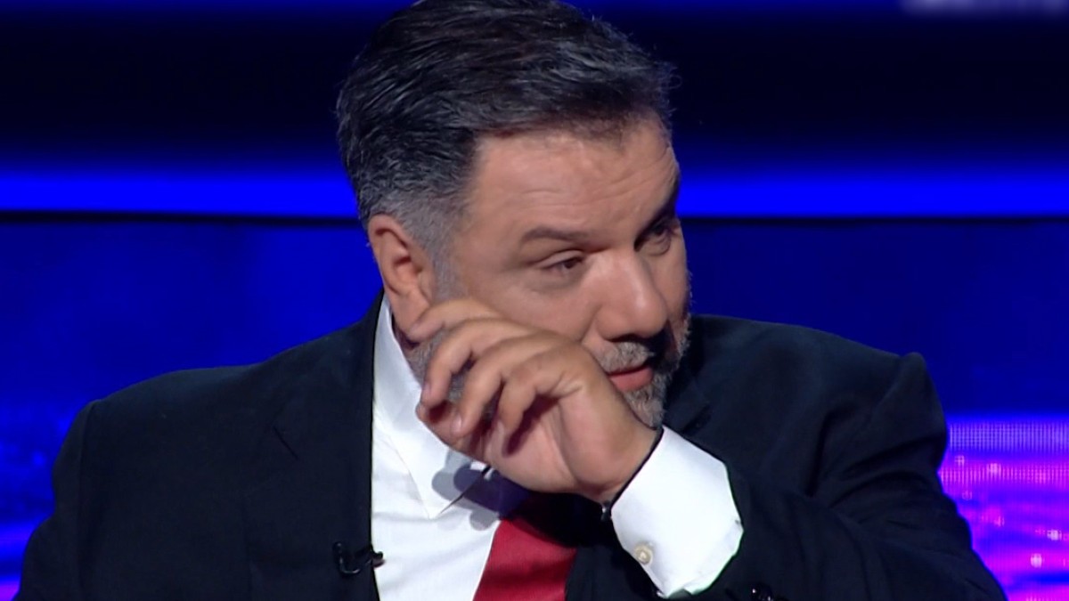 Ο Γρηγόρης Αρναούτογλου συγκινεί: «Αγκαλιάστε τις μαμάδες σας – Όταν νομίζεις ότι έχεις χρόνο, δεν έχεις τίποτα»