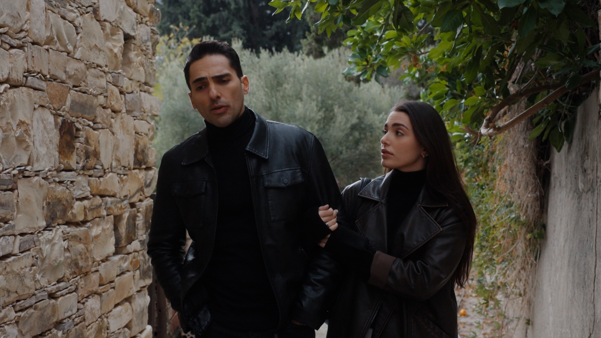 Η γη της ελιάς: Η Ισμήνη χρηματίζει μια νοσηλεύτρια για να αρπάξει το μωρό