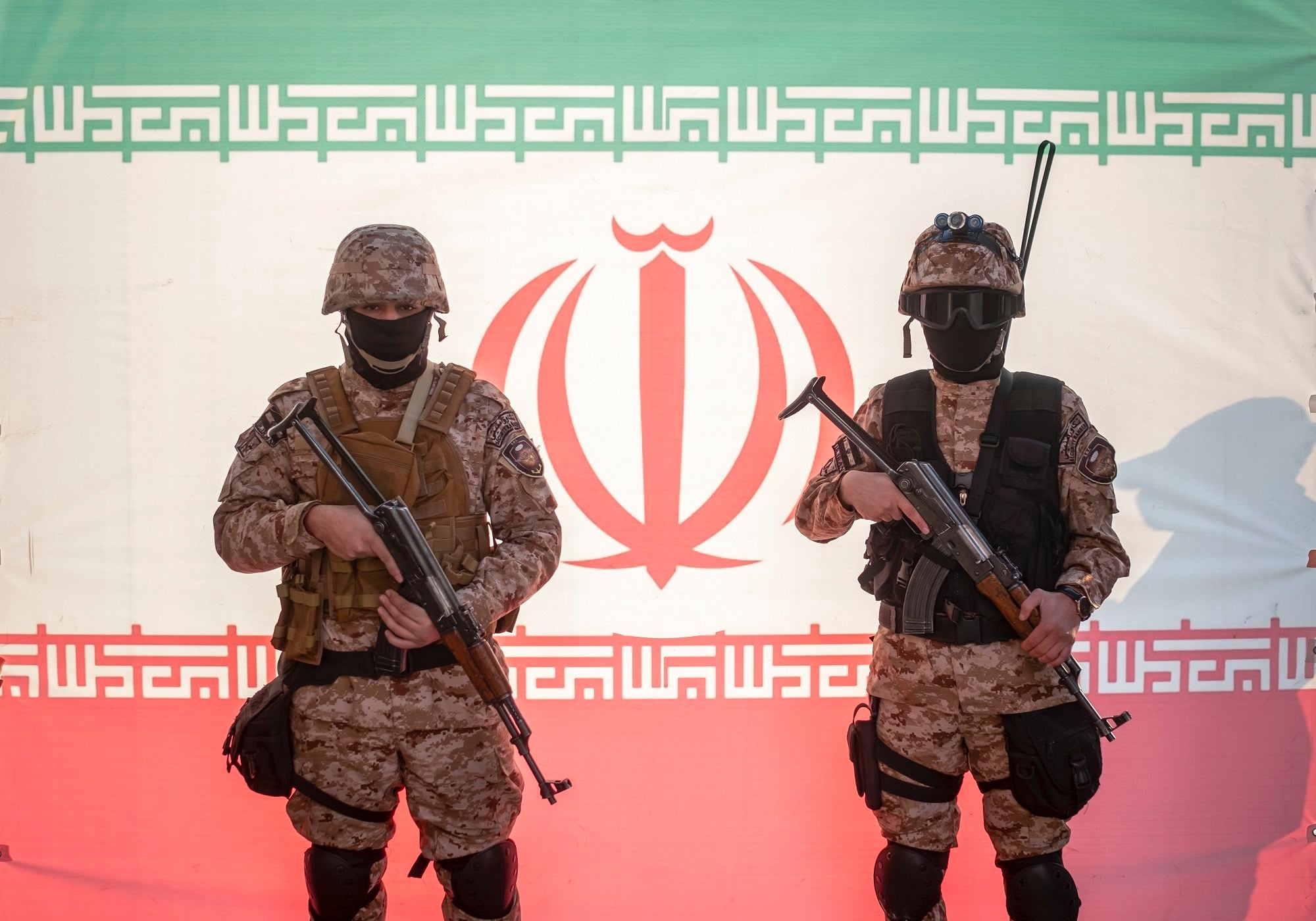 IRGC: «Επιτεθήκαμε σε αμερικανικό αντιτορπιλικό στον Ινδικό Ωκεανό» – Αμερικανικές βάσεις στο Ιράκ και Κουβέιτ υπό επίθεση