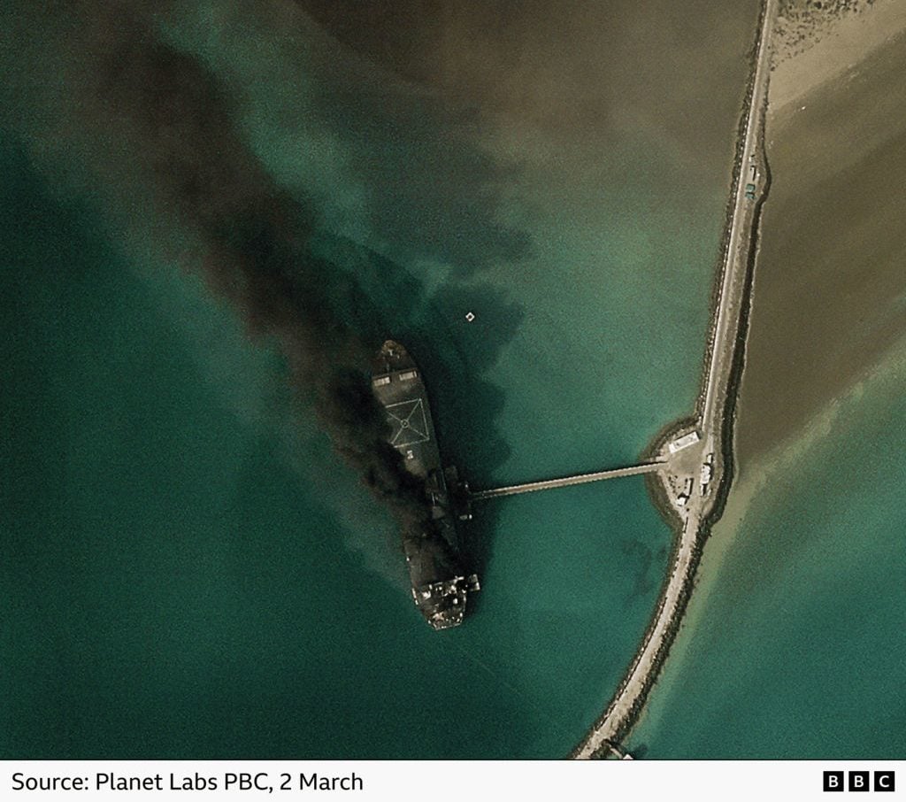 Δορυφορικές λήψεις φανερώνουν την έκταση της ζημιάς στο ναυτικό και τις υποδομές του Ιράν – Εικόνες πριν και μετά τις επιθέσεις 10 IRINS Makran, Ιράν, πλοίο, ΗΠΑ