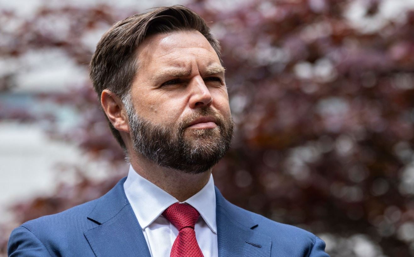 Ο αντιπρόεδρος των ΗΠΑ Τζέι Ντι Βανς αποστασιοποιείται από τη σύγκρουση με το Ιράν; – Άρθρο προκαλεί αναταραχή