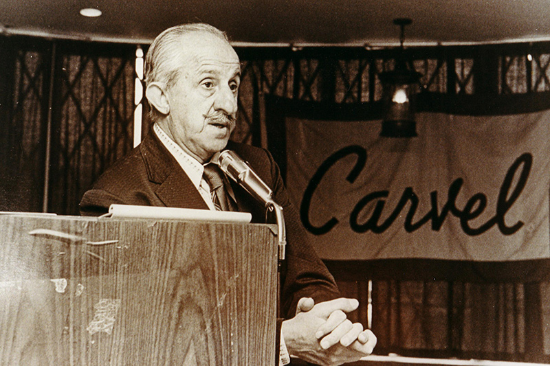 Τομ Κάρβελ: Ο Έλληνας που δίδαξε το παγωτό στους Αμερικανούς (φωτο-βίντεο)