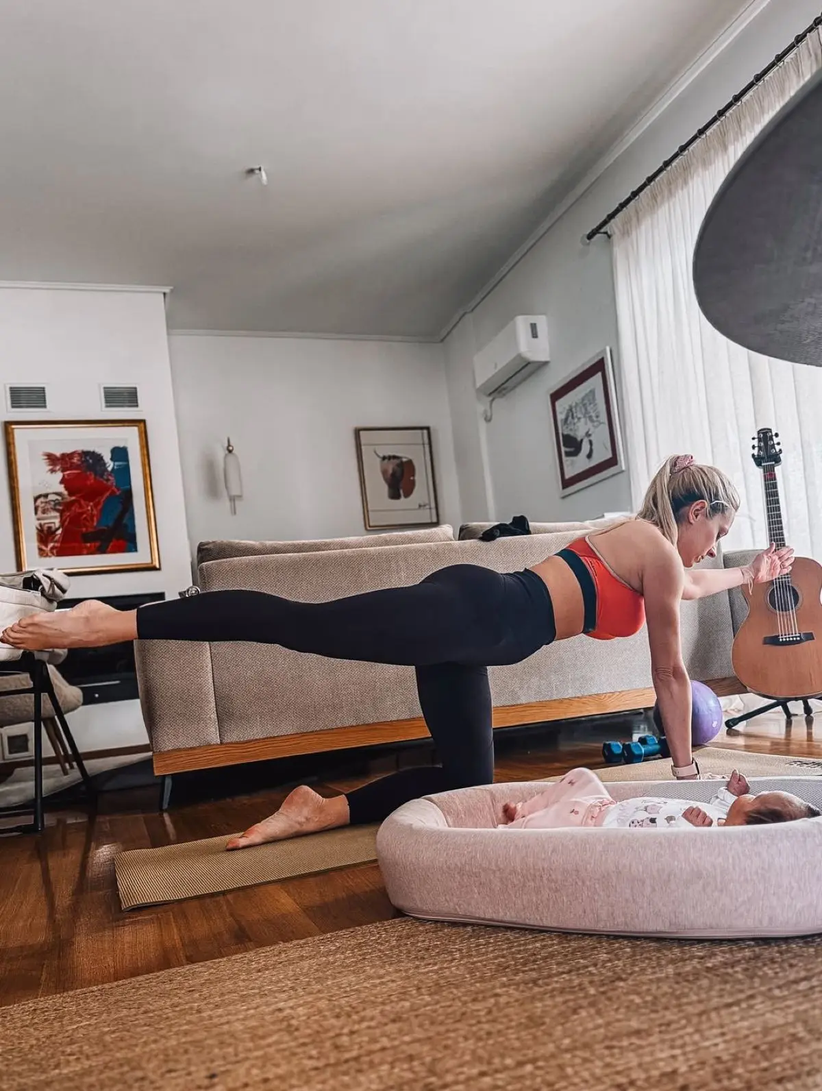 Κάτια Μάνου: Η γυναίκα του Κώστα Καραφώτη άρχισε άσκηση μετά τη γέννηση της κόρης τους 5 Η Κάτια Μάνου κάνει γυμναστική