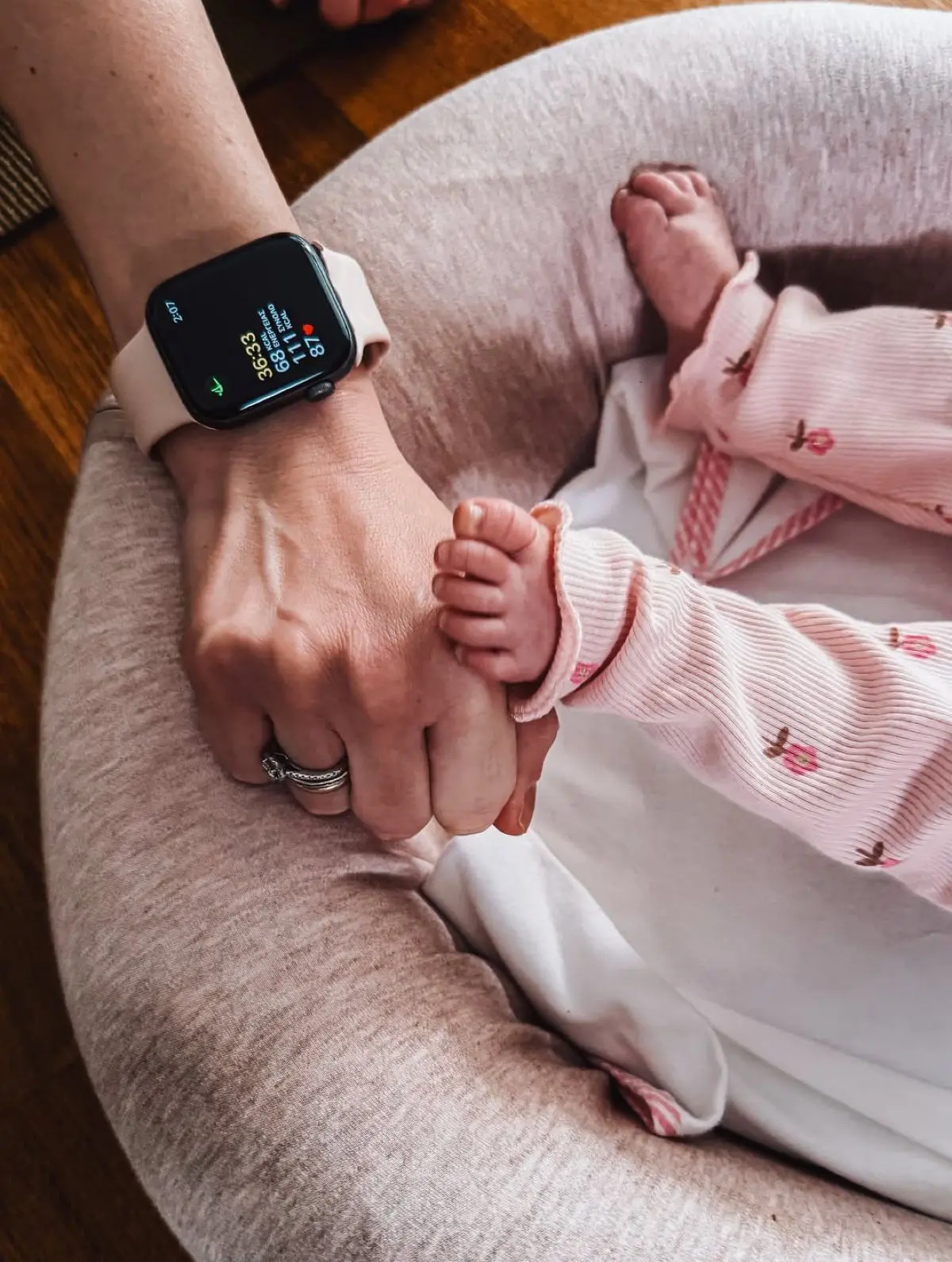 Κάτια Μάνου: Η γυναίκα του Κώστα Καραφώτη άρχισε άσκηση μετά τη γέννηση της κόρης τους 6 Η Κάτια Μάνου κάνει γυμναστική