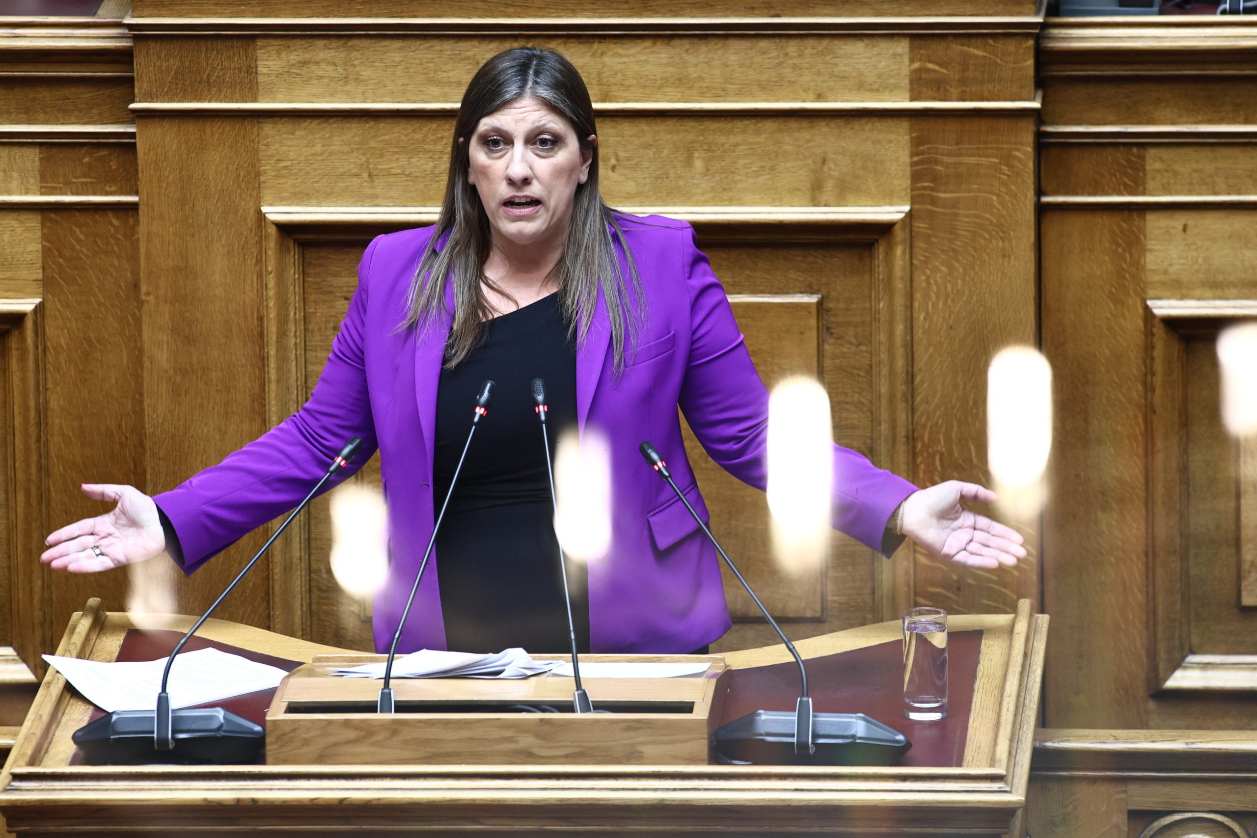 Κωνσταντοπούλου στη Βουλή: Σκάει στα μούτρα της κυβέρνησης το ένα σκάνδαλο μετά το άλλο